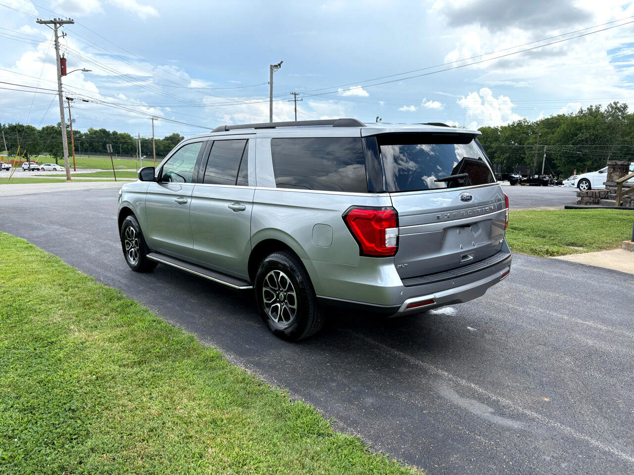 Used 2023 Ford Expedition Max XLT image 32