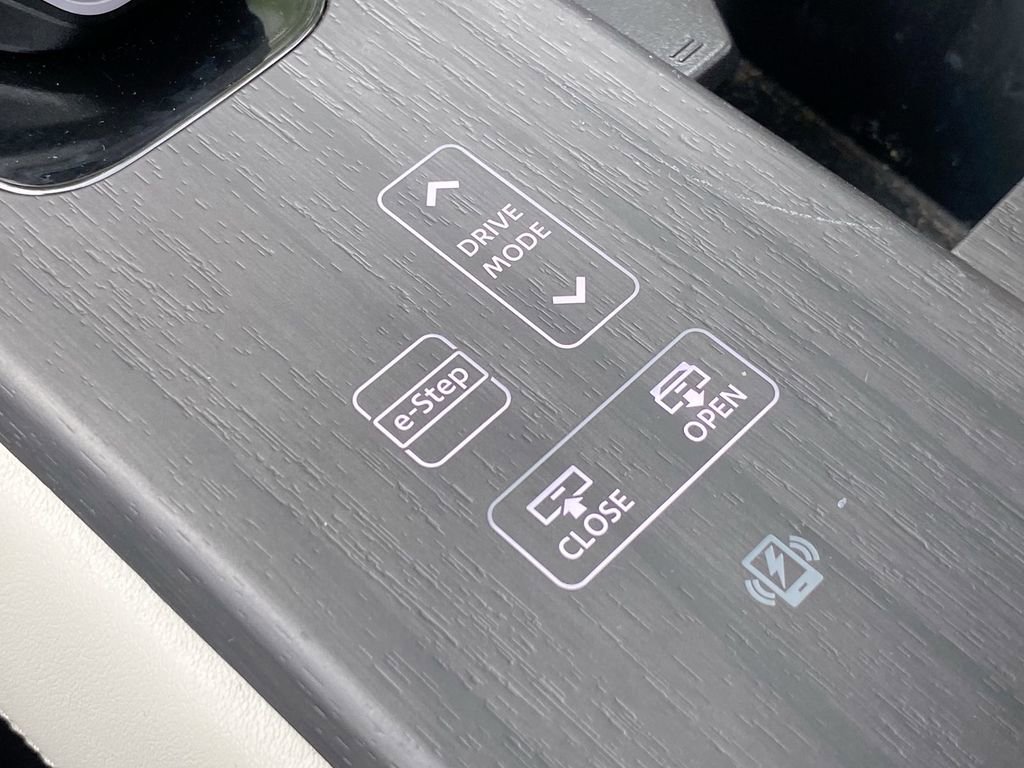 Used 2023 Nissan Ariya EVOLVE+ image 30