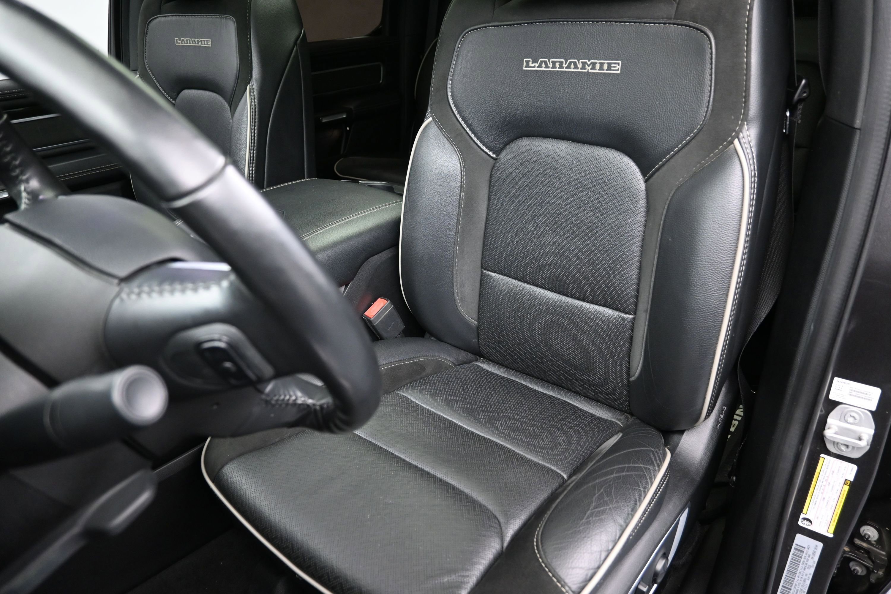 Used 2020 RAM 1500 Laramie w/ Sport Appearance Package AWD/4WD image 21