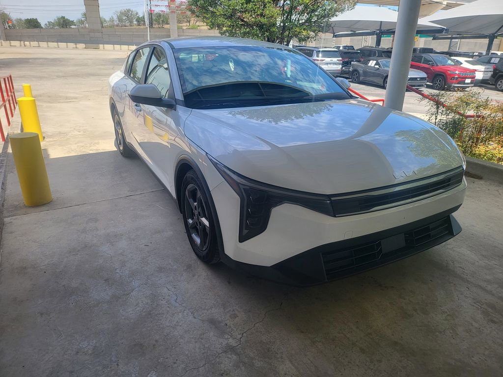 Used 2025 Kia K4 LXS image 3