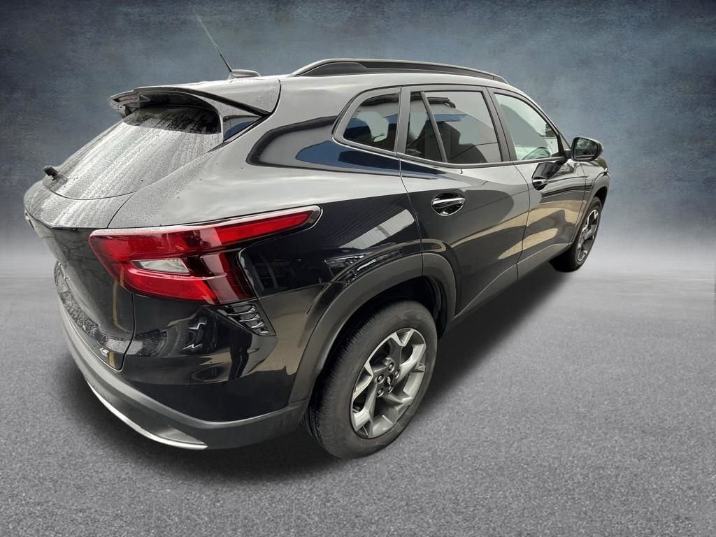 Used 2024 Chevrolet Trax LT w/ LT Convenience Package image 8