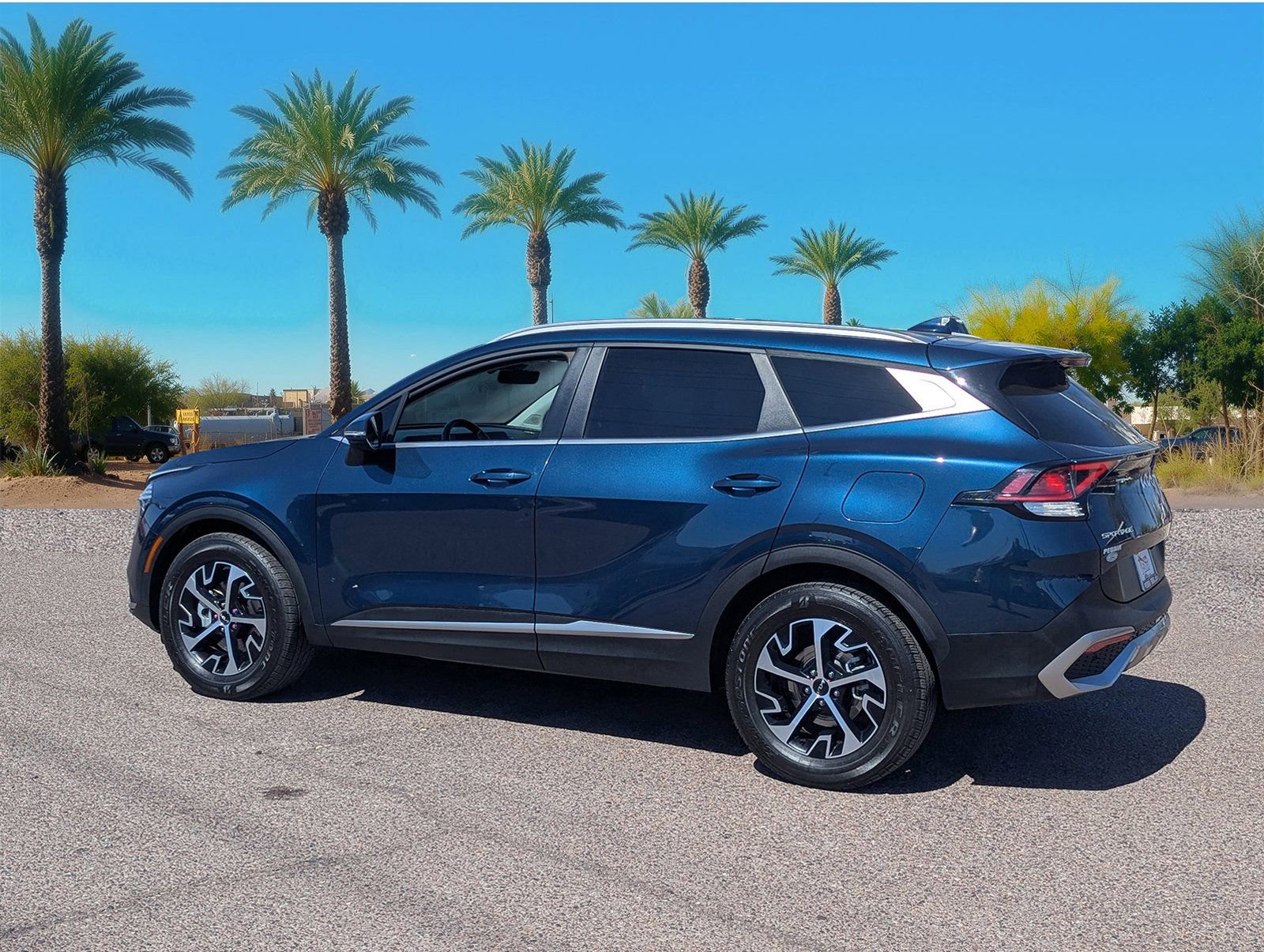 Used 2024 Kia Sportage EX image 3