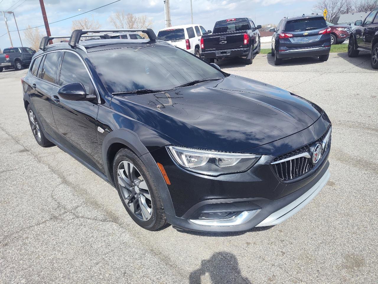Used 2018 Buick Regal Essence w/ Sights and Sounds Package image 2