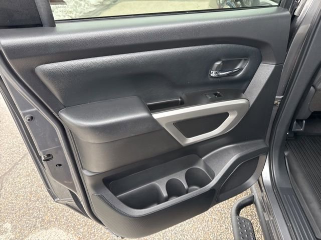 Used 2024 Nissan Titan SV w/ SV Convenience Package image 41