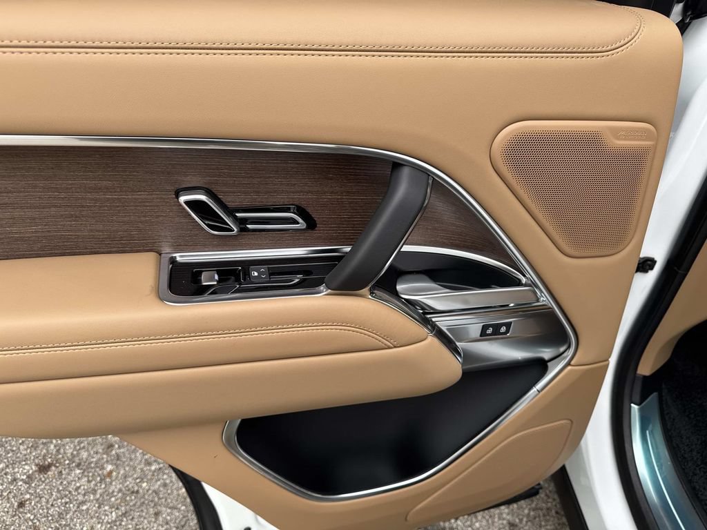 New 2026 Land Rover Range Rover SE AWD/4WD image 13