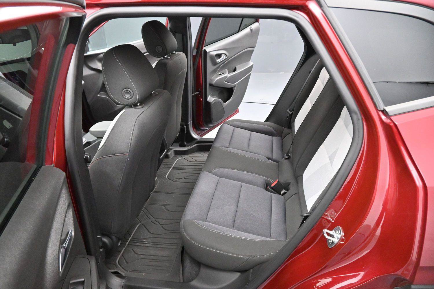 Used 2024 Chevrolet Trax RS w/ Driver Confidence Package FWD image 27