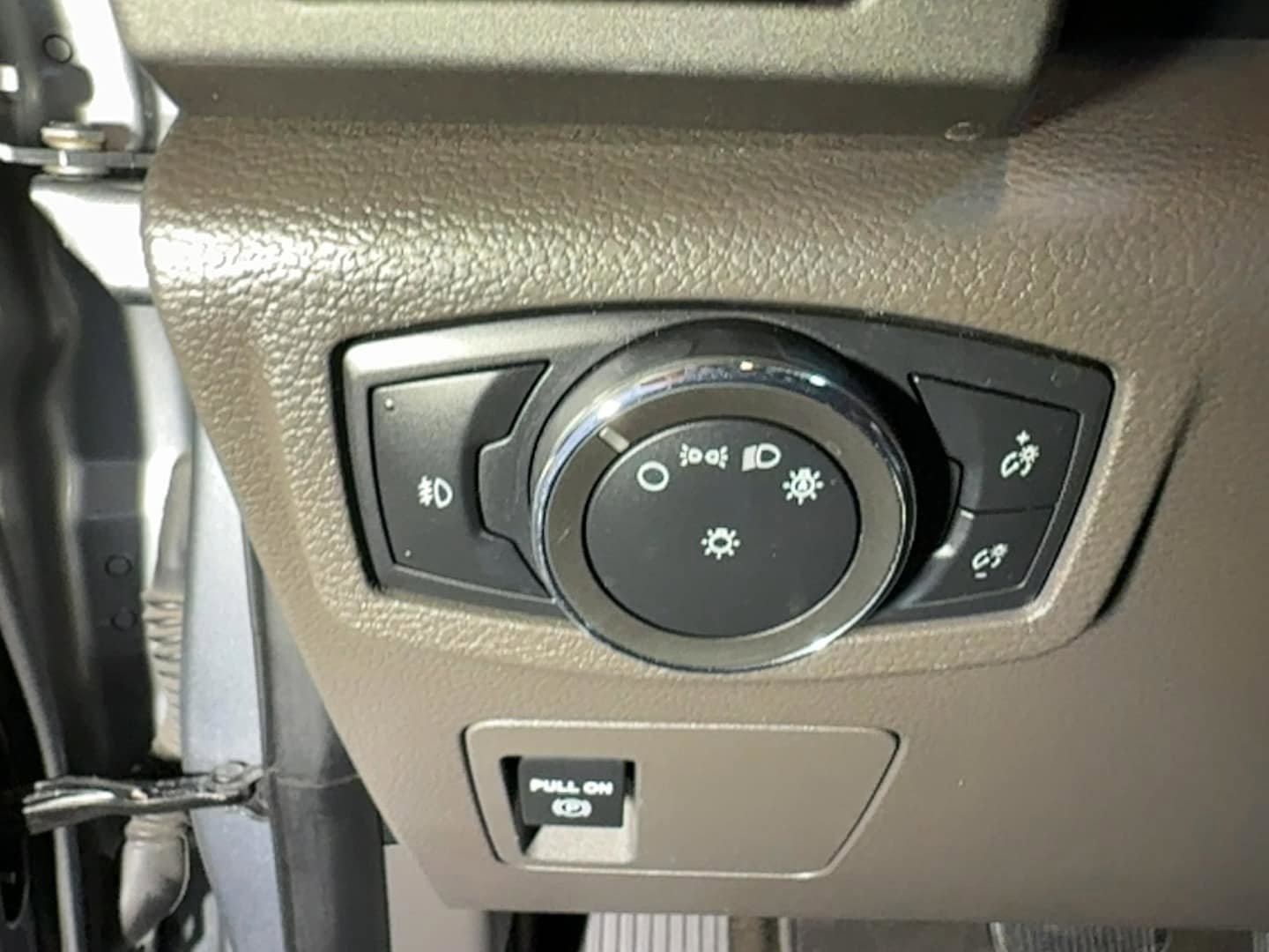 Used 2020 Ford Expedition XLT w/ Equipment Group 202A AWD/4WD image 22