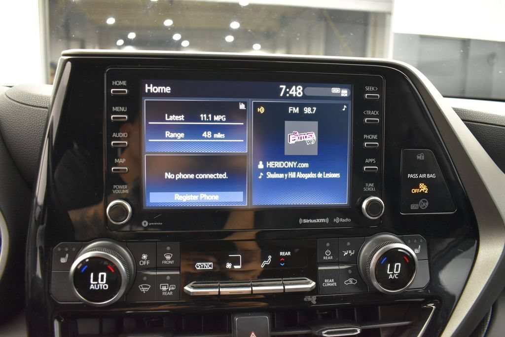 Used 2022 Toyota Highlander XLE AWD/4WD image 10