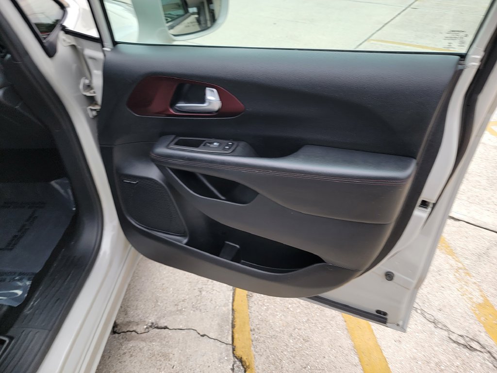 Used 2020 Chrysler Pacifica Limited FWD image 14