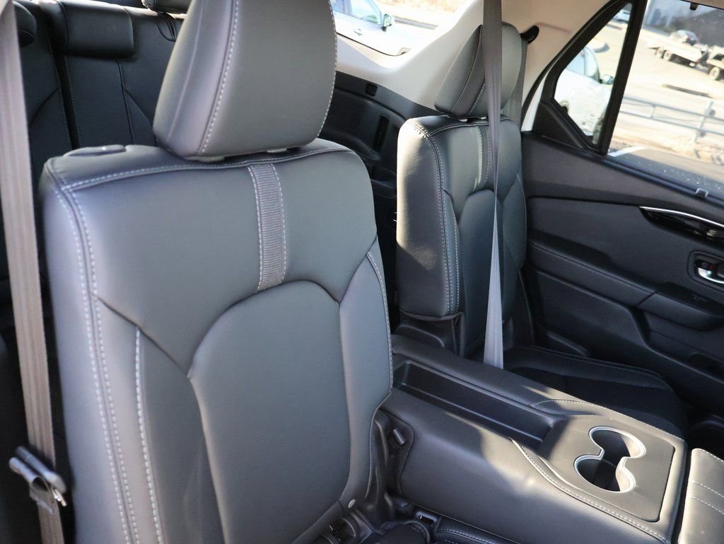 Certified 2025 Honda Pilot Touring image 12