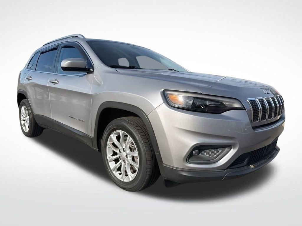 Used 2019 Jeep Cherokee Latitude w/ Popular Appearance Group image 3