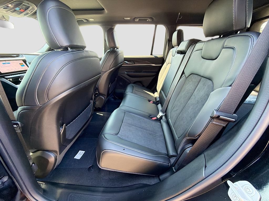 New 2026 Jeep Grand Cherokee Altitude AWD/4WD image 21