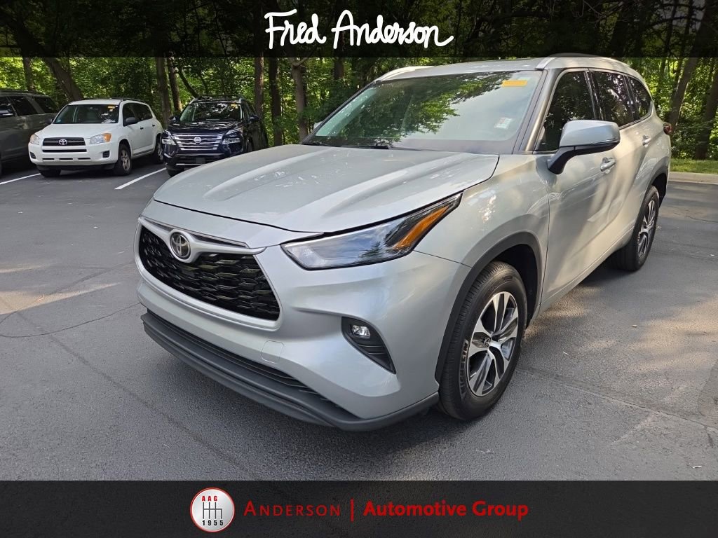 Used 2022 Toyota Highlander XLE FWD image 15