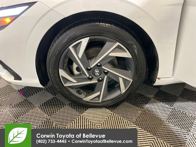 Used 2024 Hyundai Elantra Limited image 27