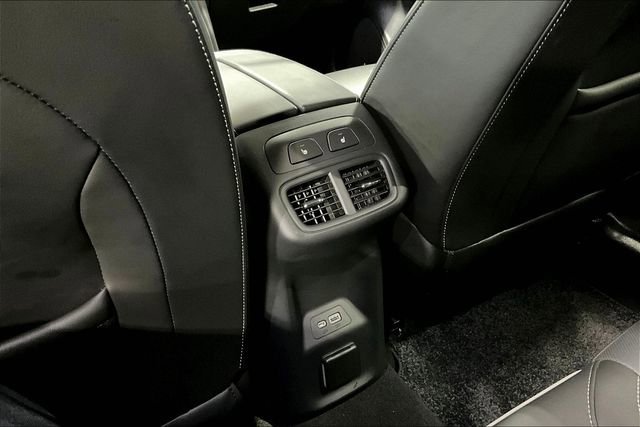Used 2022 Buick Envision Avenir w/ Technology Package II FWD image 9