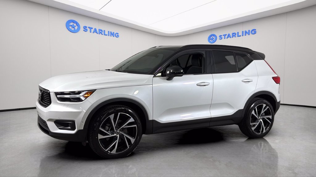 Used 2021 Volvo XC40 T4 R-Design w/ Advanced Package FWD image 2
