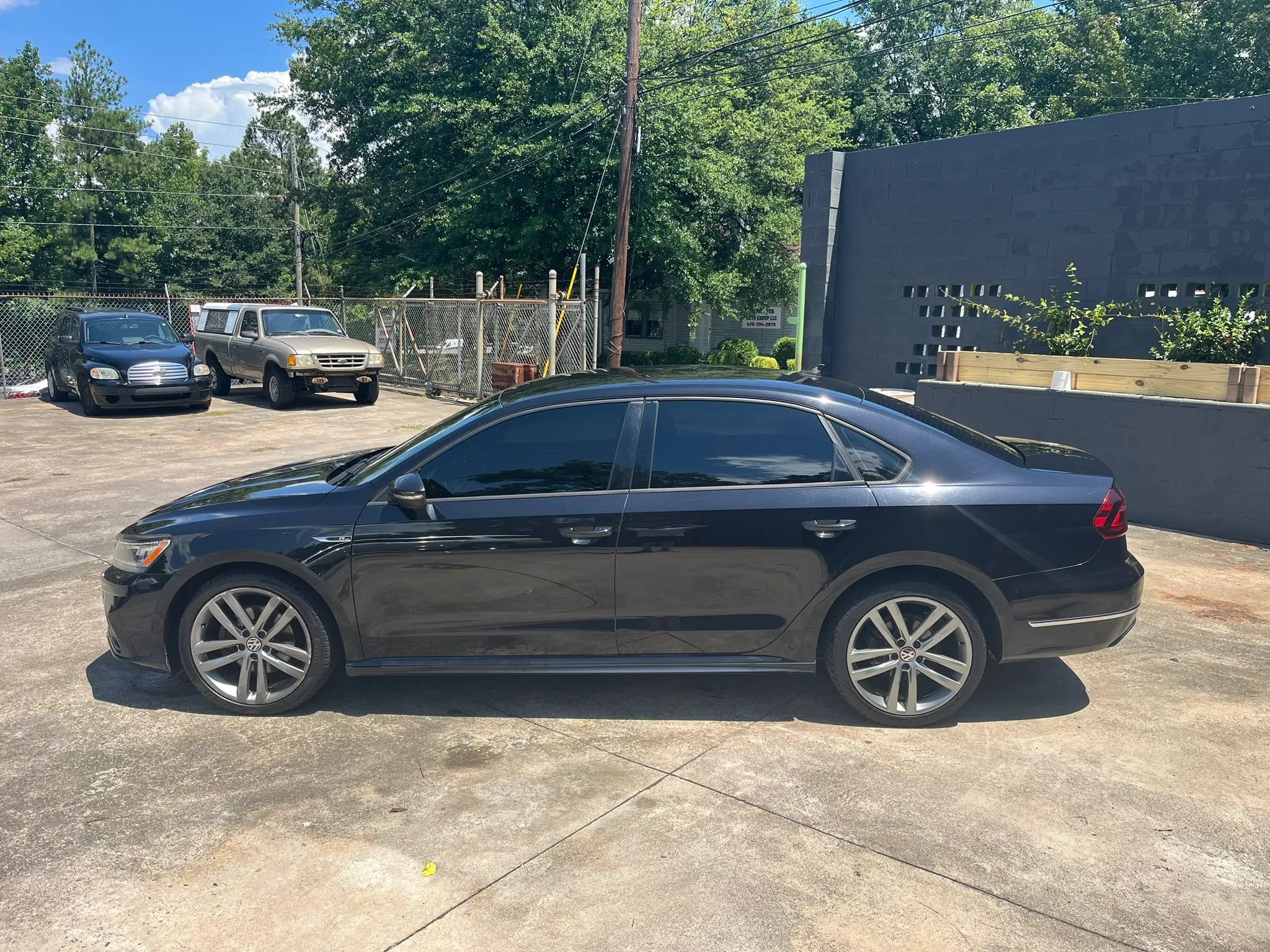 Used 2018 Volkswagen Passat 2.0T R-Line w/ R-Line Lighting Package FWD image 4