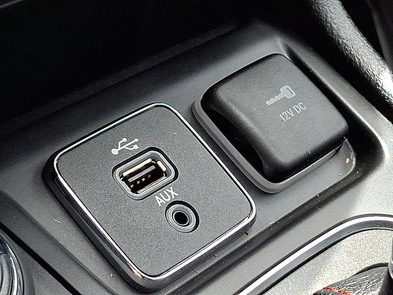 Used 2019 Jeep Cherokee Trailhawk AWD/4WD image 23