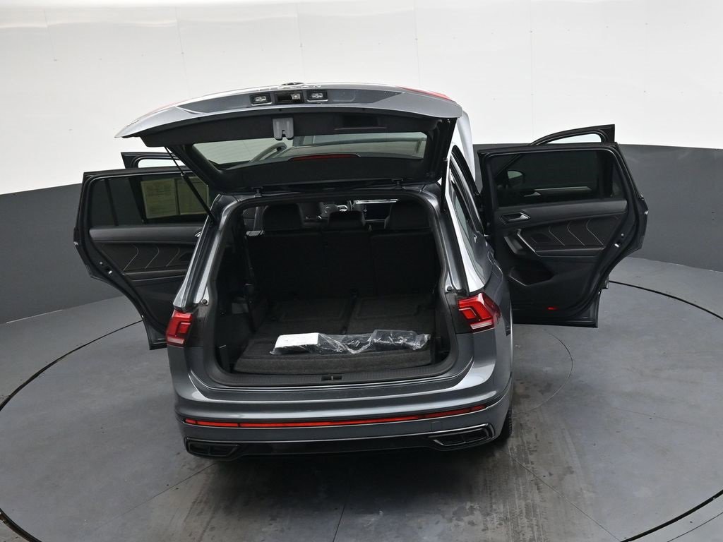 Used 2022 Volkswagen Tiguan SE R-Line image 44