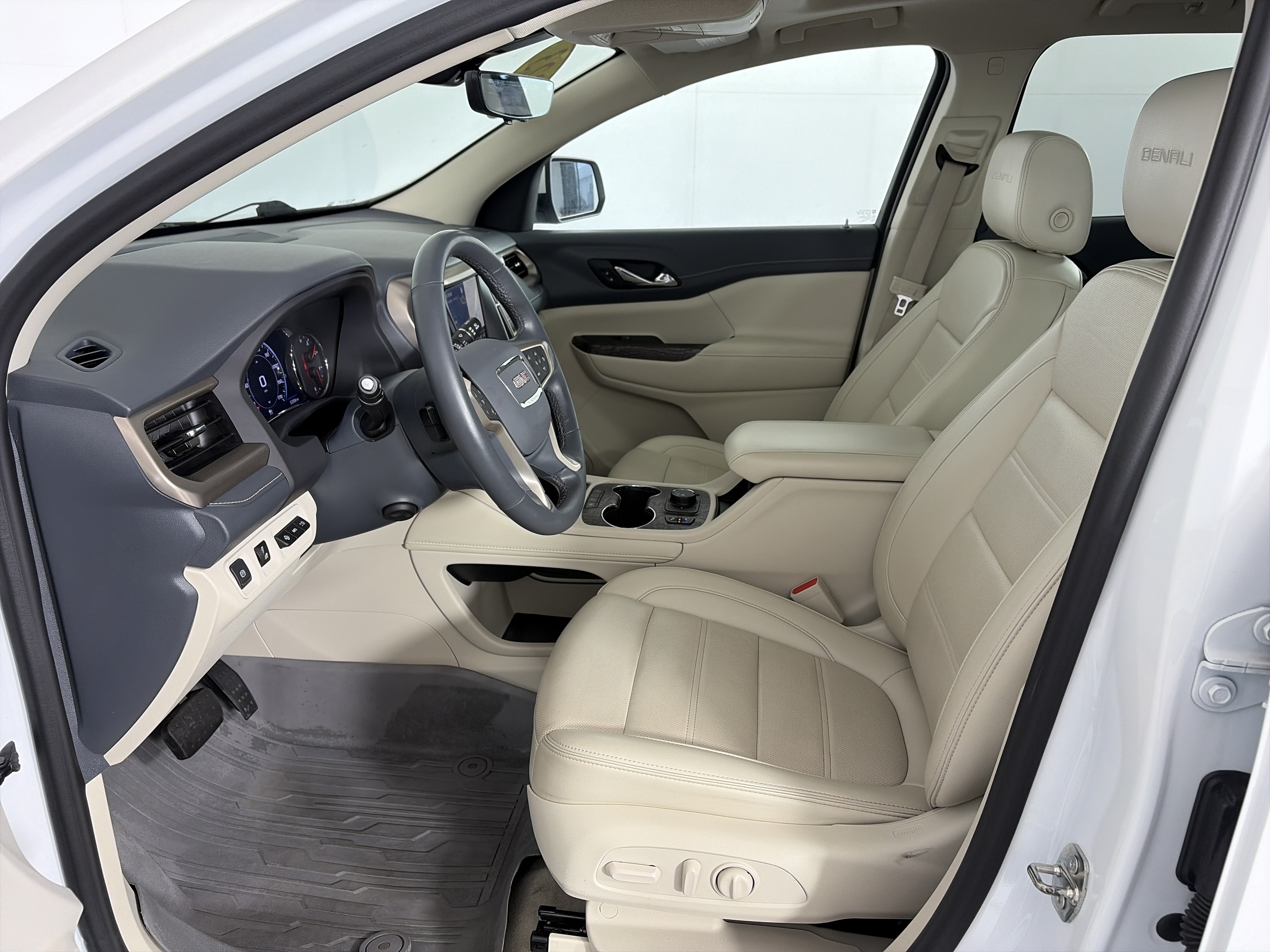 Certified 2023 GMC Acadia Denali w/ Denali Ultimate Package AWD/4WD image 6