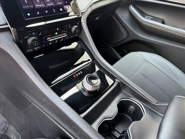 Used 2024 Jeep Grand Cherokee Laredo w/ Luxury Tech Group I AWD/4WD image 21