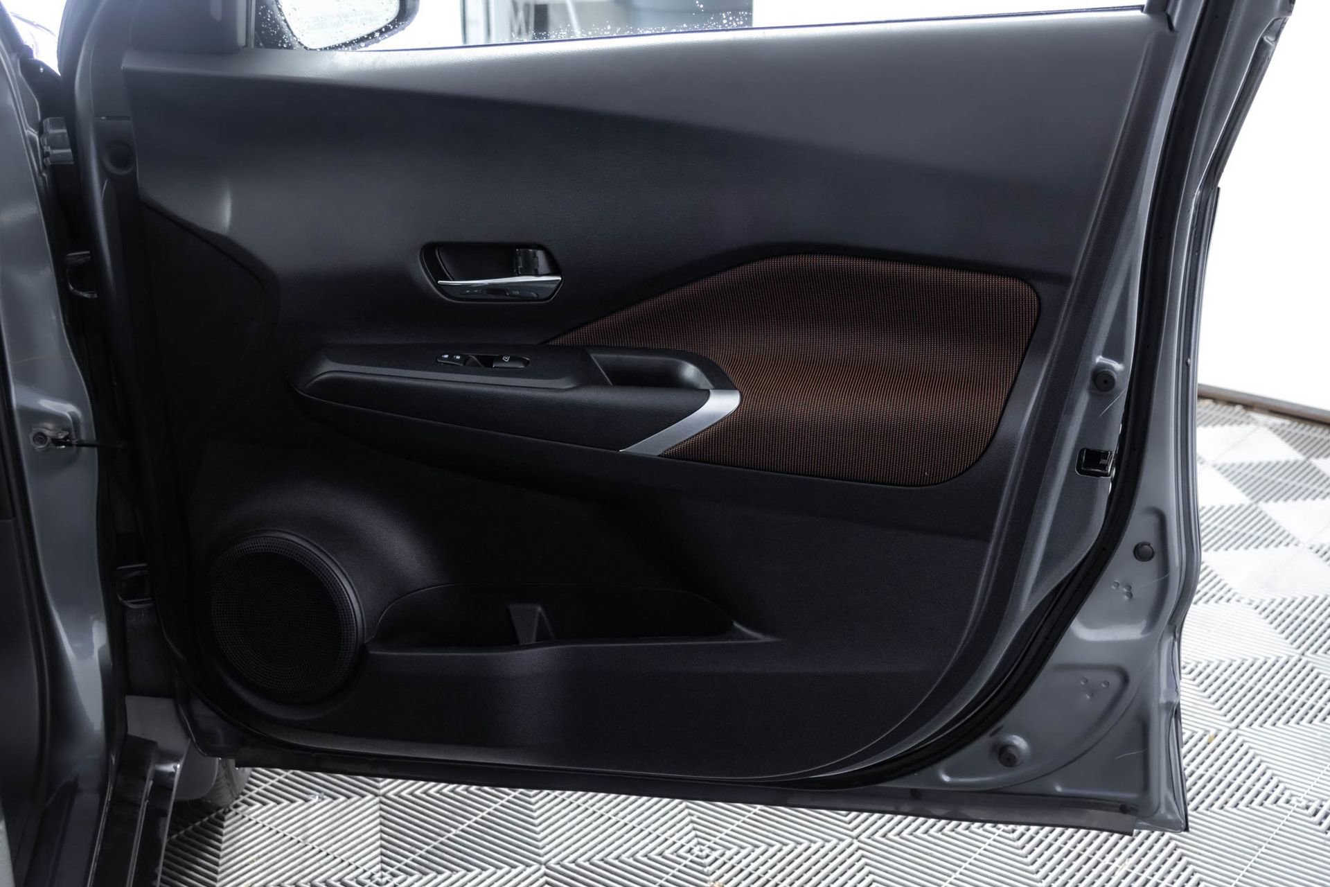 Used 2024 Nissan Kicks SR FWD image 39