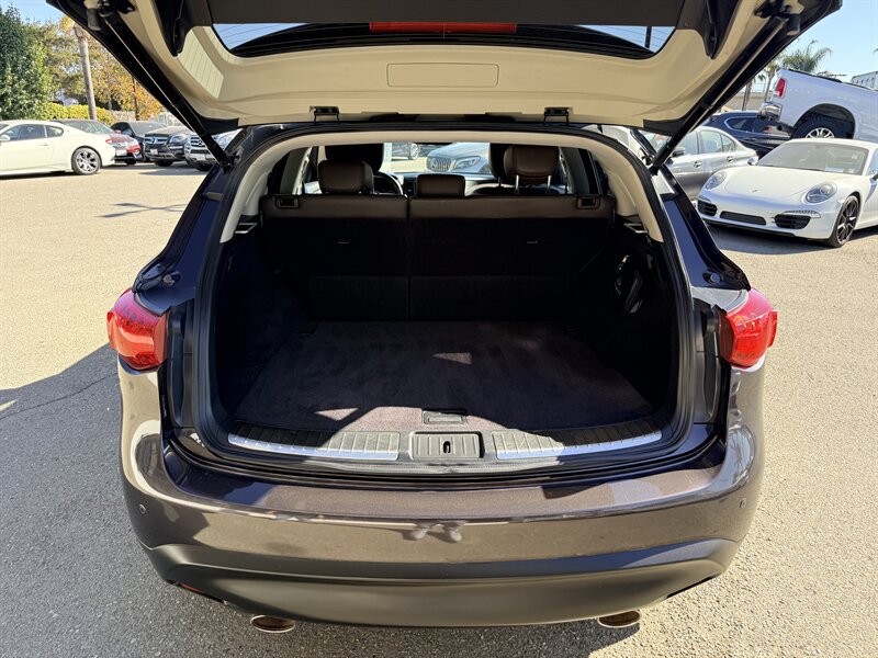 Used 2011 INFINITI FX35 AWD w/ Premium Pkg image 28