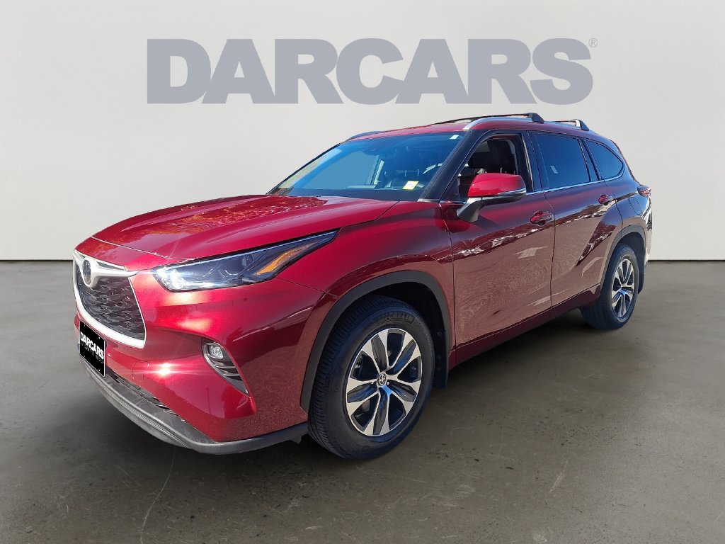 Used 2022 Toyota Highlander XLE AWD/4WD image 3