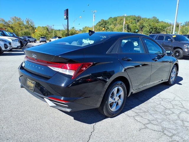 Used 2023 Hyundai Elantra SE FWD image 5