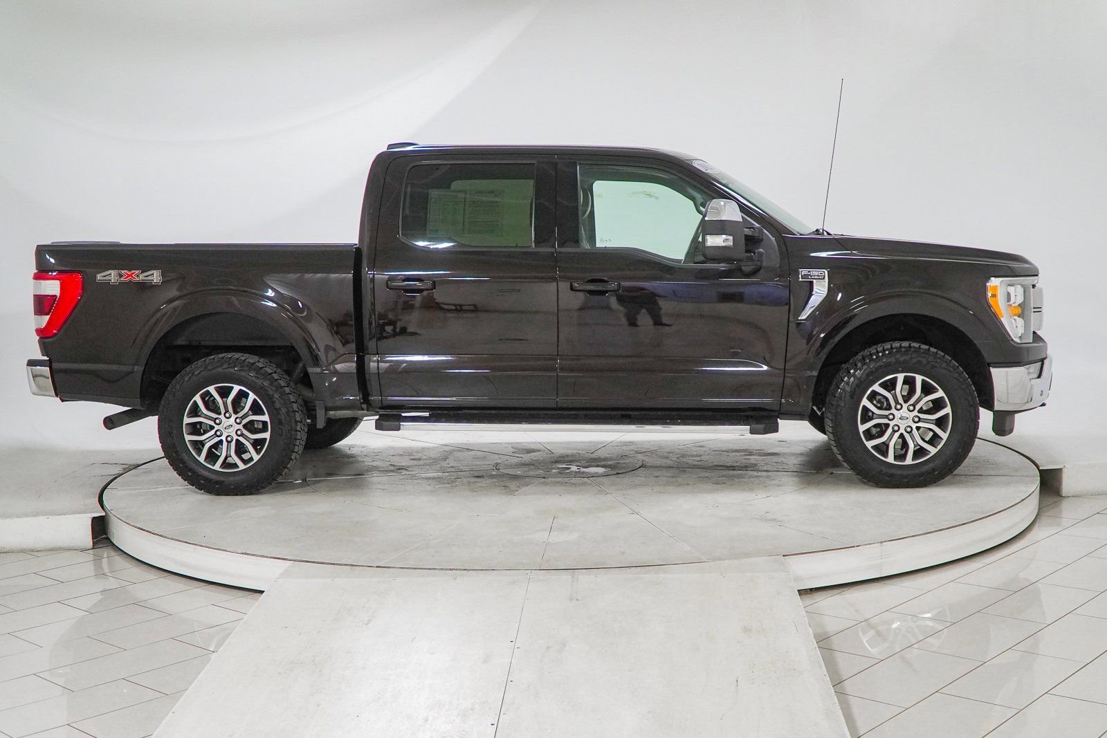 Used 2021 Ford F150 Lariat w/ Max Trailer Tow Package image 14