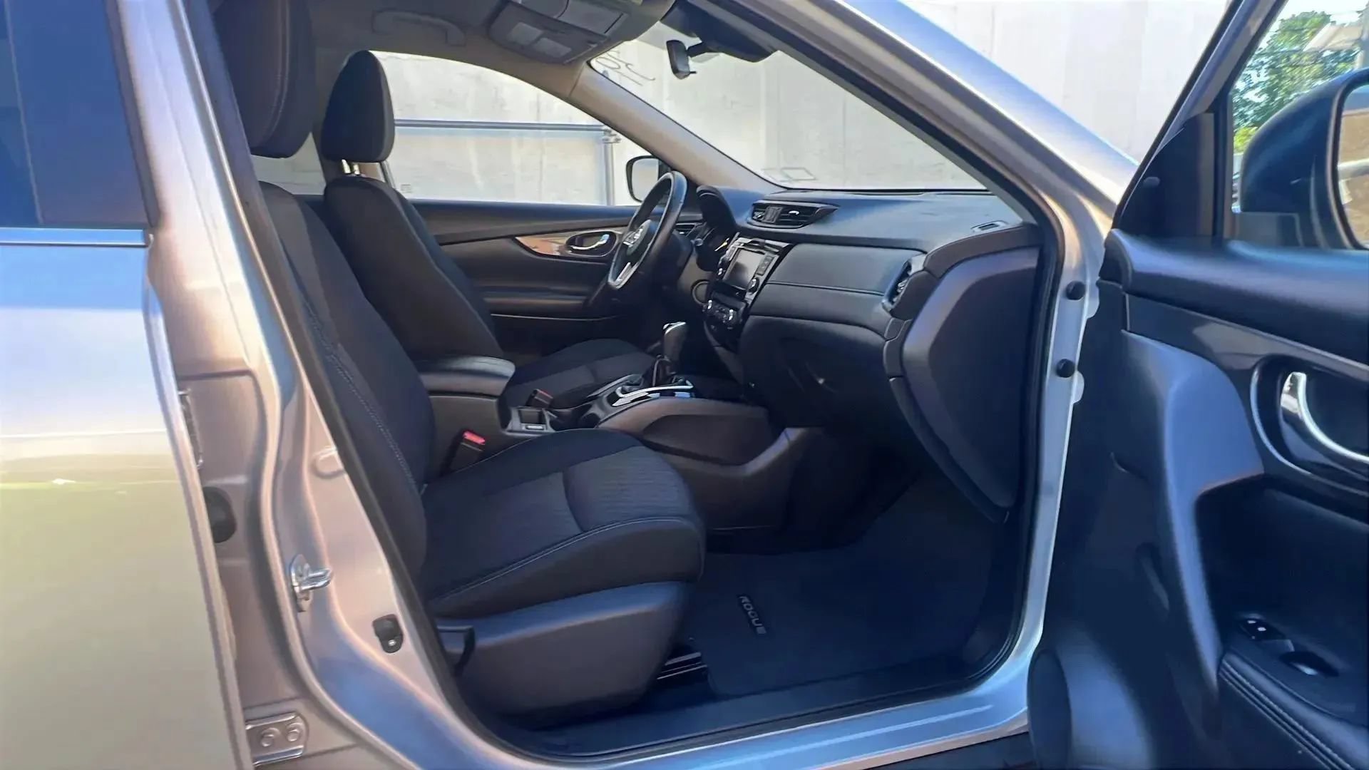 Used 2019 Nissan Rogue SV AWD/4WD image 31