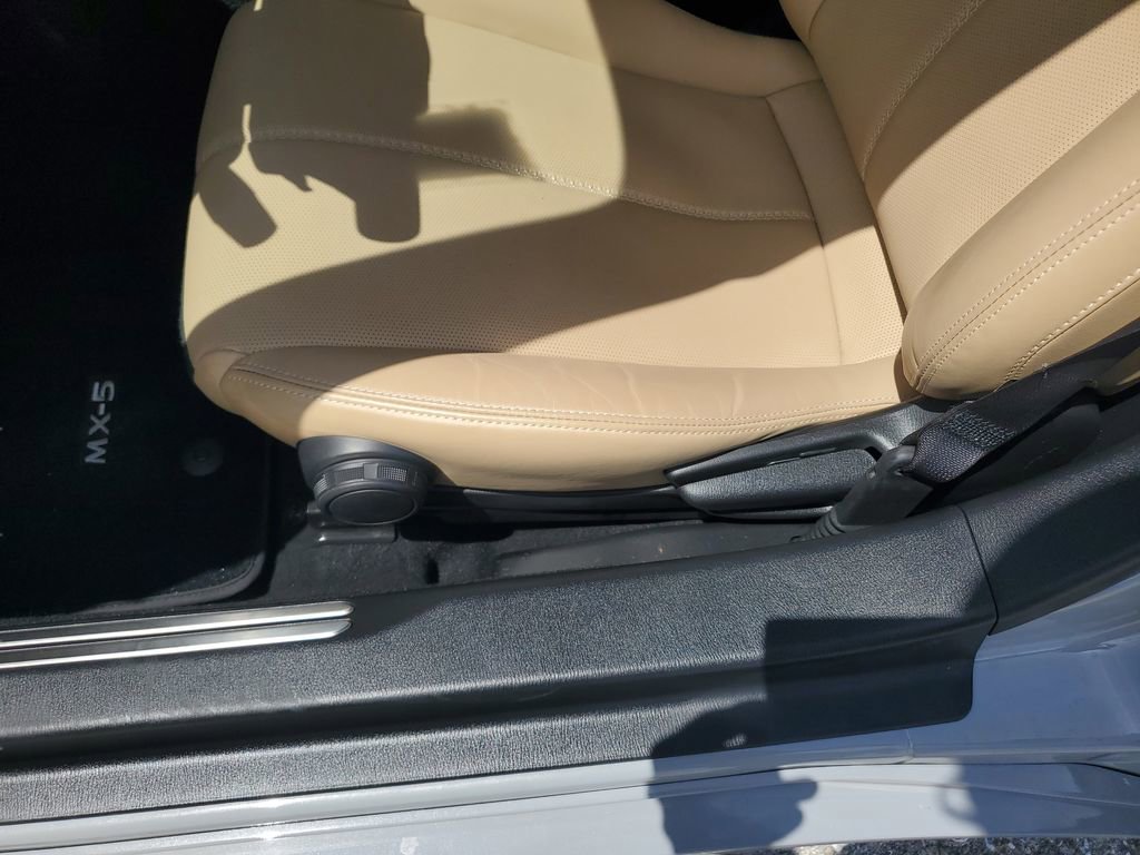 Used 2024 MAZDA MX-5 Miata RF Grand Touring w/ Weather Package RWD image 15