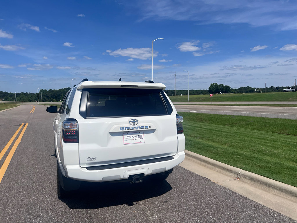Used 2023 Toyota 4Runner SR5 AWD/4WD image 5