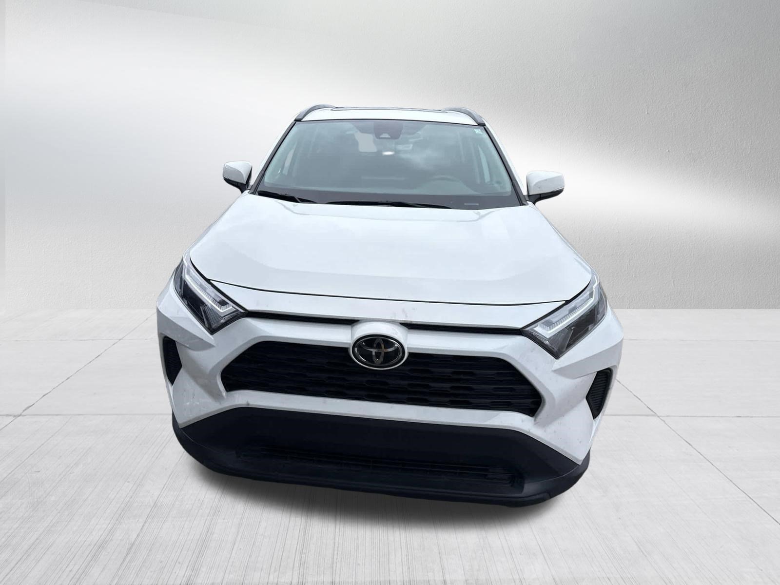 Used 2022 Toyota RAV4 XLE w/ Convenience Package FWD image 5