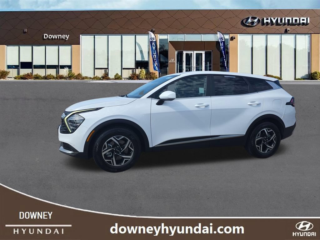 Used 2025 Kia Sportage LX FWD image 2