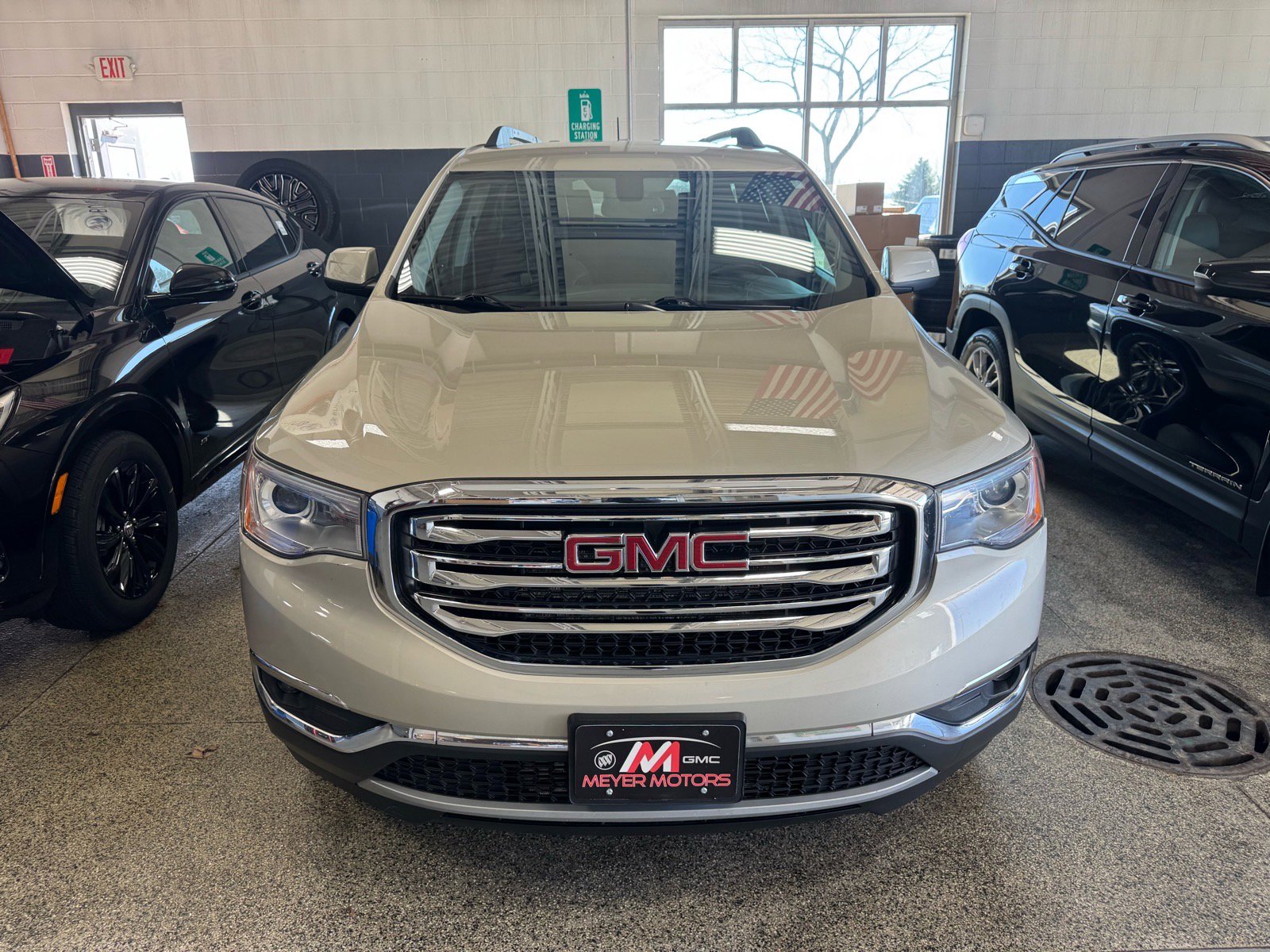 Used 2017 GMC Acadia SLT image 2
