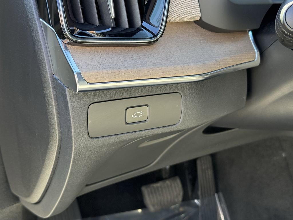 New 2026 Volvo XC90 B6 Ultra image 17