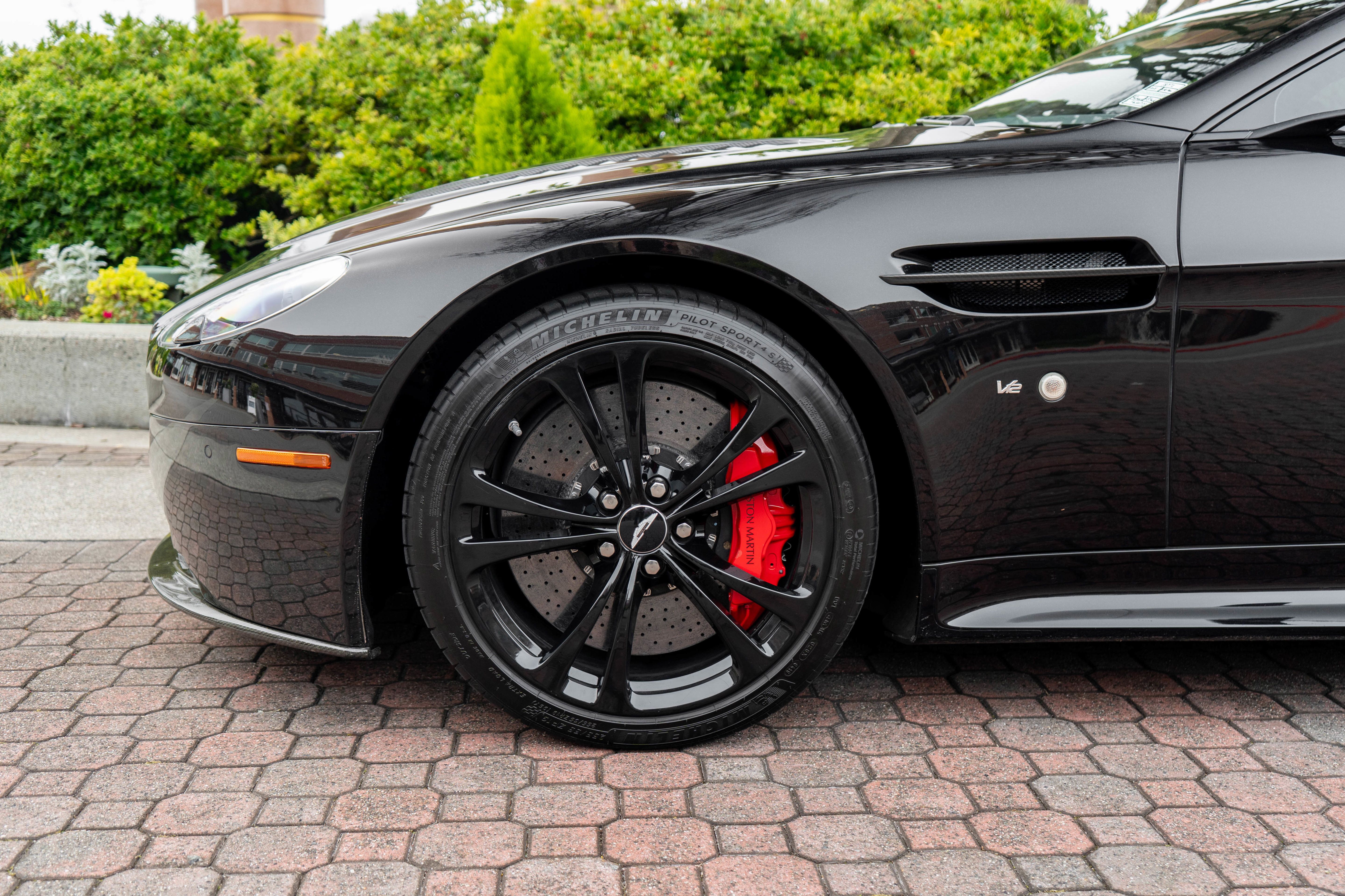 Used 2015 Aston Martin V12 Vantage S image 4