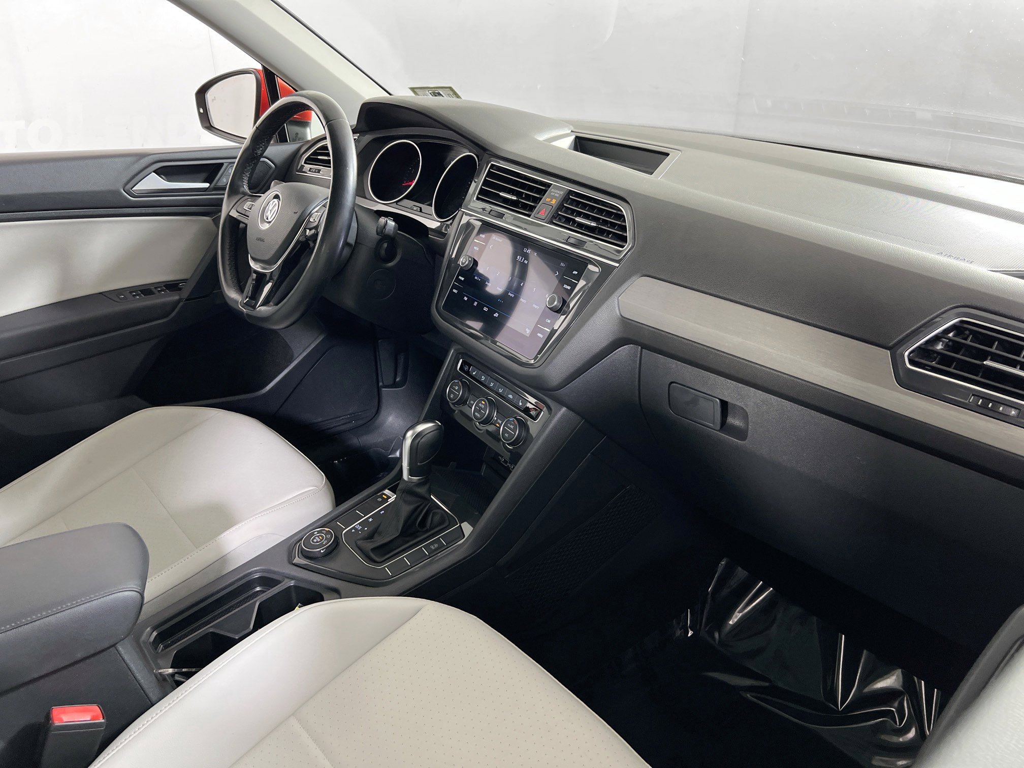 Used 2019 Volkswagen Tiguan SE w/ Panoramic Sunroof Package AWD/4WD image 28