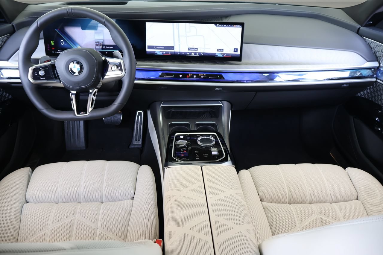 Used 2025 BMW 760i xDrive w/ Executive Package AWD/4WD image 12