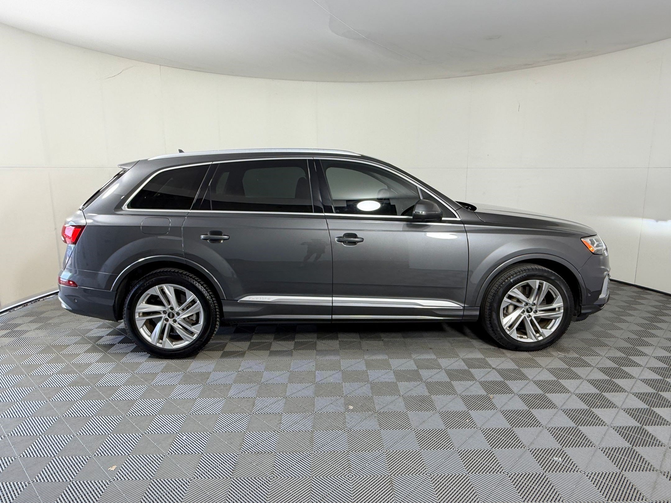 Used 2022 Audi Q7 3.0T Premium Plus w/ Premium Plus Package AWD/4WD image 8