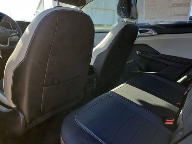 New 2026 Volkswagen Taos SE image 13