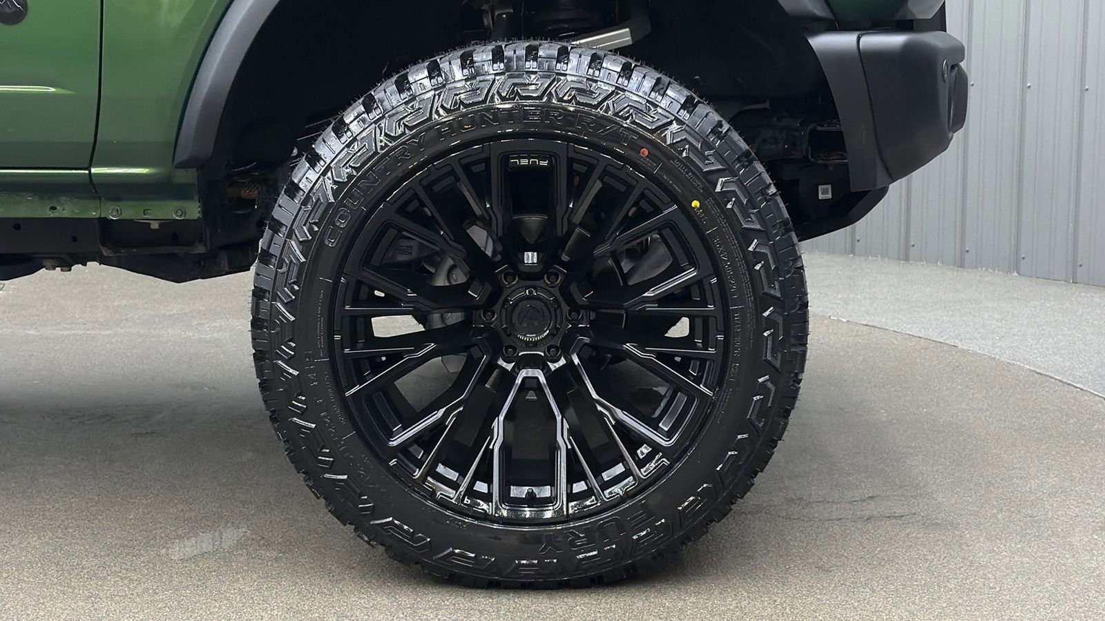 Used 2025 Ford Bronco Badlands image 9