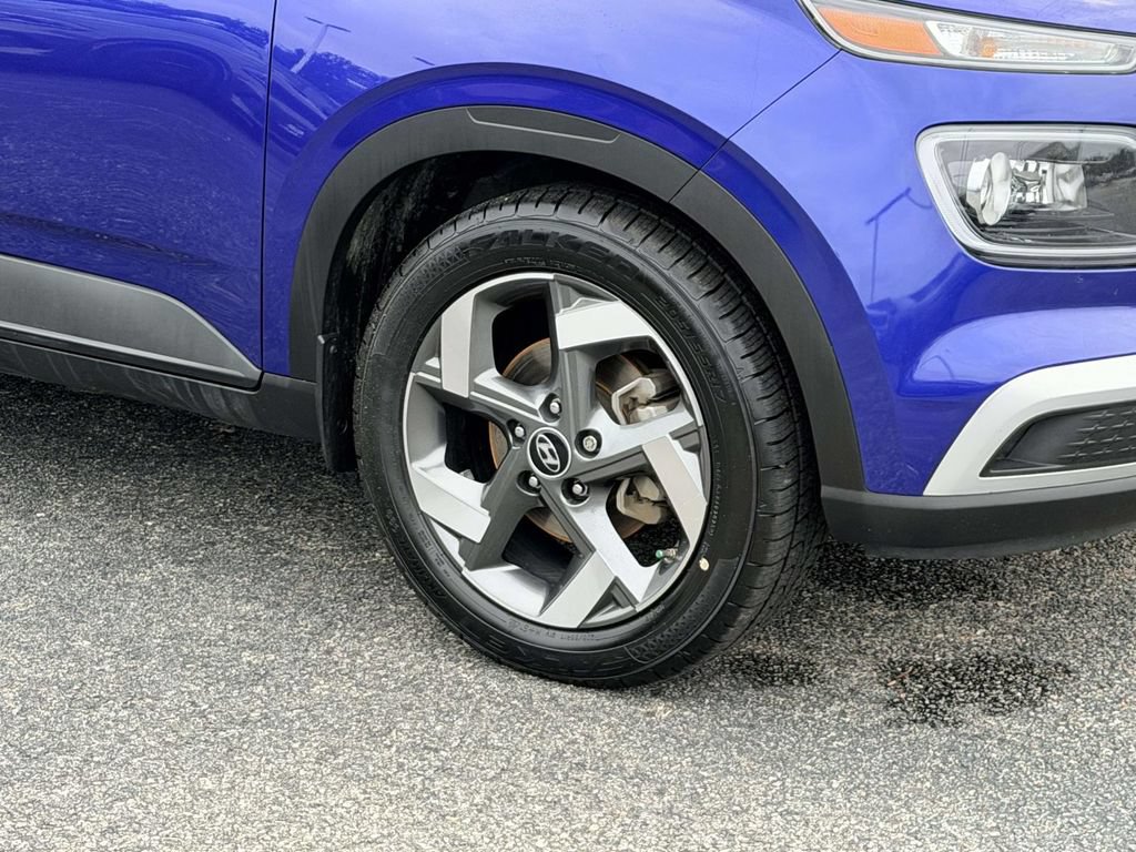 Used 2022 Hyundai Venue Limited w/ Cargo Package FWD image 7