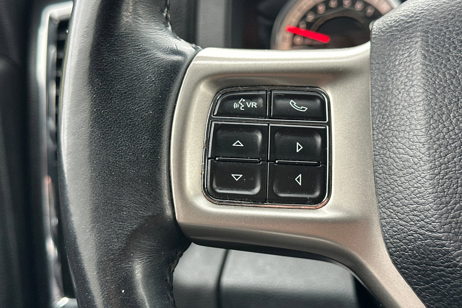 Used 2017 RAM 1500 Laramie image 33