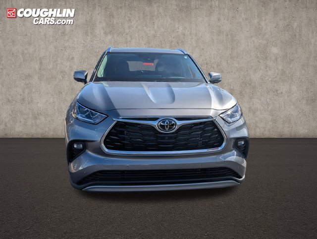 New 2026 Toyota Highlander AWD image 2