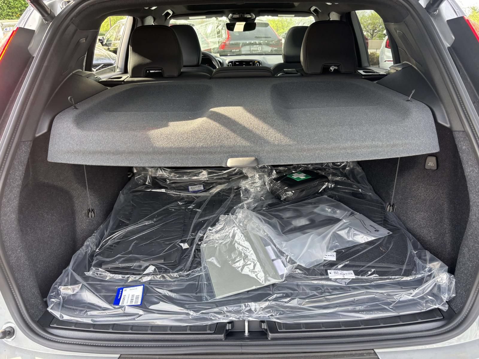 New 2026 Volvo XC40 B5 Ultra w/ Protection Package Premier AWD/4WD image 9