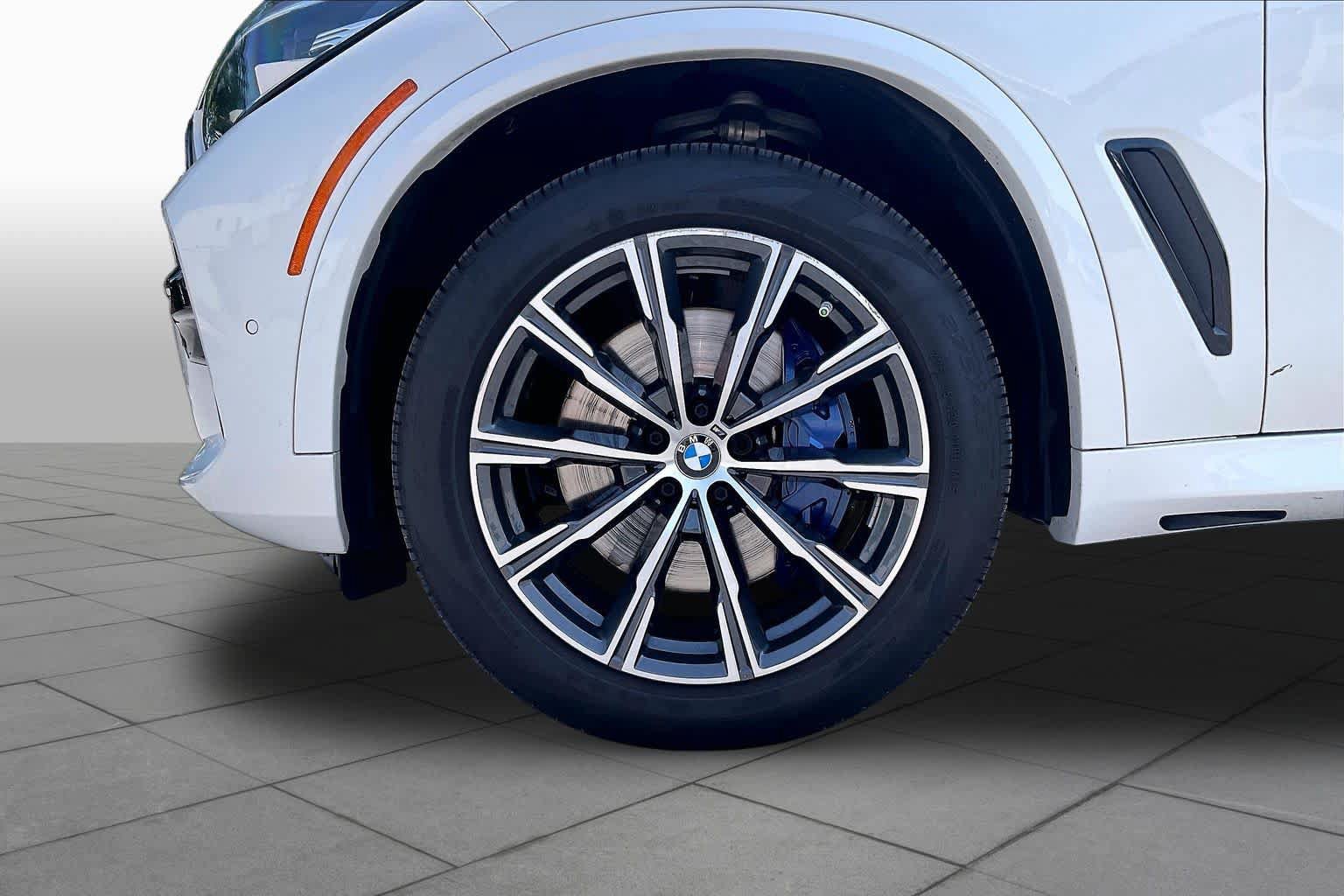 Used 2021 BMW X5 xDrive40i w/ M Sport Package AWD/4WD image 10