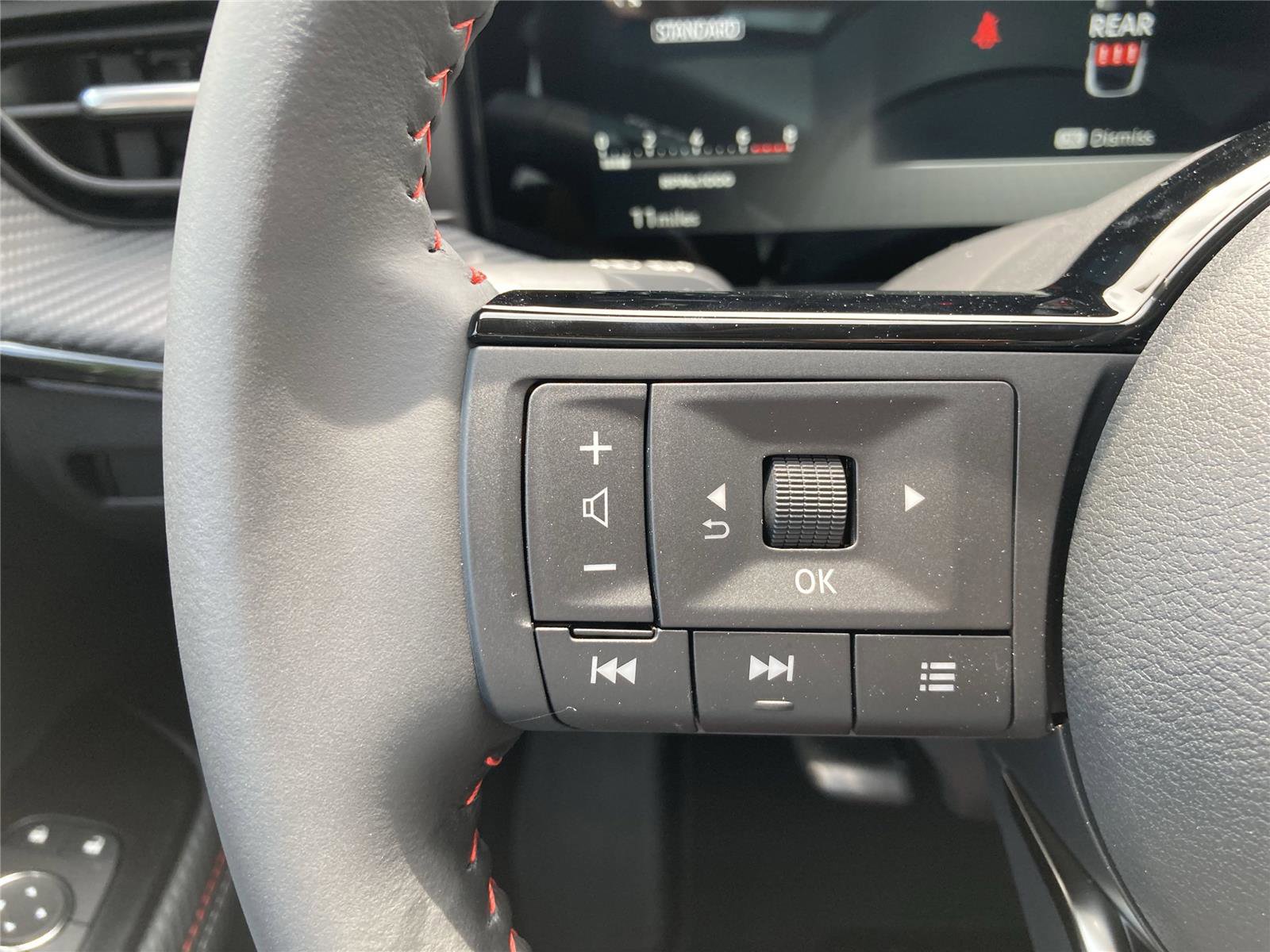 New 2025 Nissan Kicks SR image 31