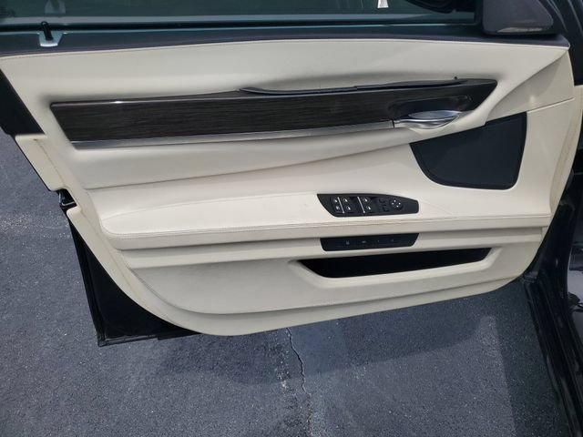 Used 2015 BMW 750Li RWD image 22